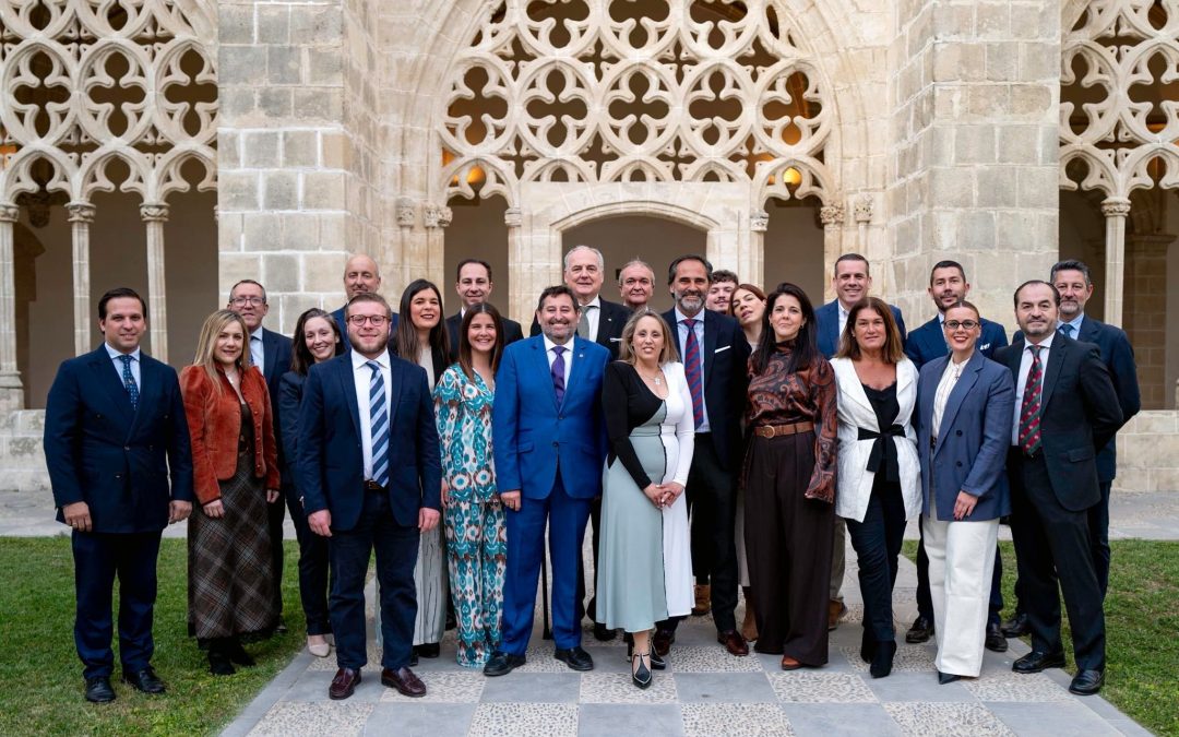 María Zarzuela presenta al equipo que conforma su candidatura a la Unión de Hermandades