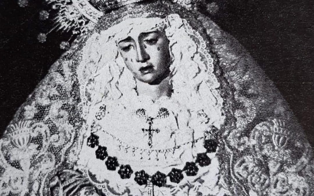 Reina del cielo, de la tierra… y del barrio de Santiago