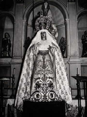 DESAMPARO-CON-SU-CORONA-ANTES