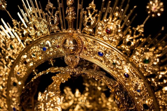 DETALLE-CORONA-PIEDAD